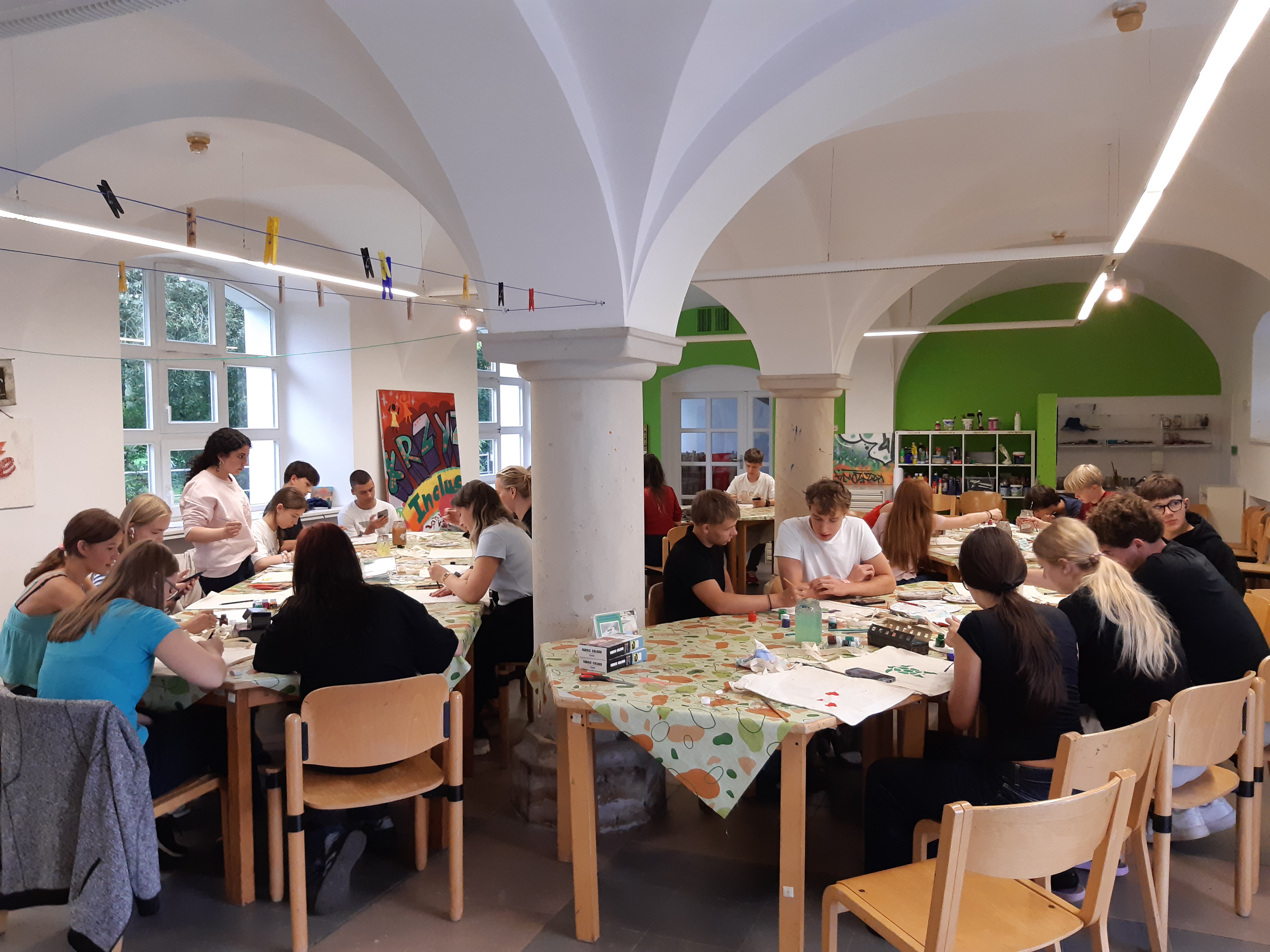 Im Kreativworkshop gestalteten die Jugendlichen ihre Jutebeutel ganz nach eigenen Ideen.