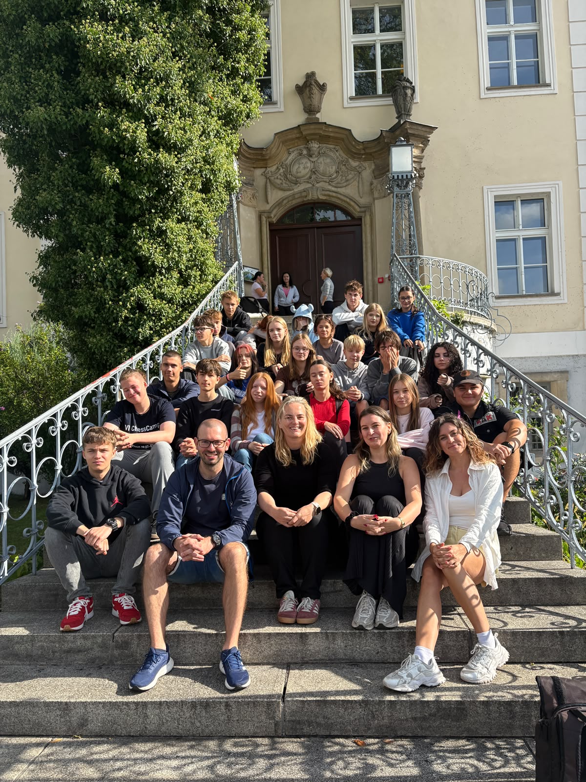 Nach fünf gemeinsamen Tagen in Krzyżowa: Schüler*innen aus Neubrandenburg und Częstochowa mit ihren Begleitpersonen