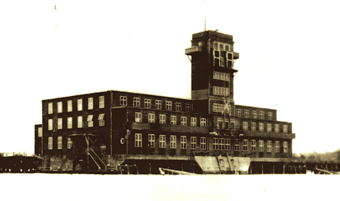 Kontroll- und Abschussgebäude im Winter 1941/42 (Quelle: Annemarie Stövesand)
